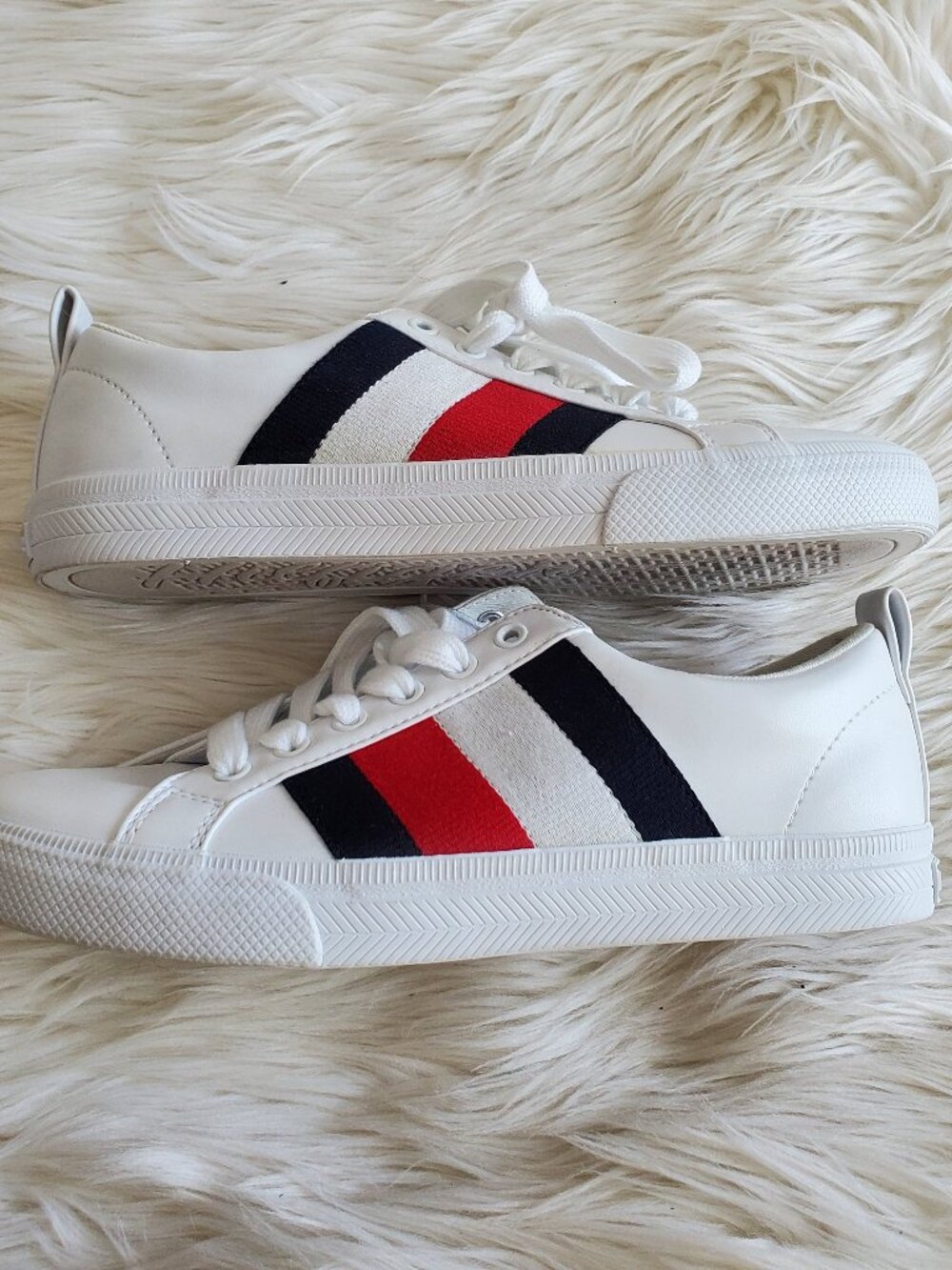 Tommy Hilfiger Women's White Twlenzi-R Classic Sneaker SZ 6.5